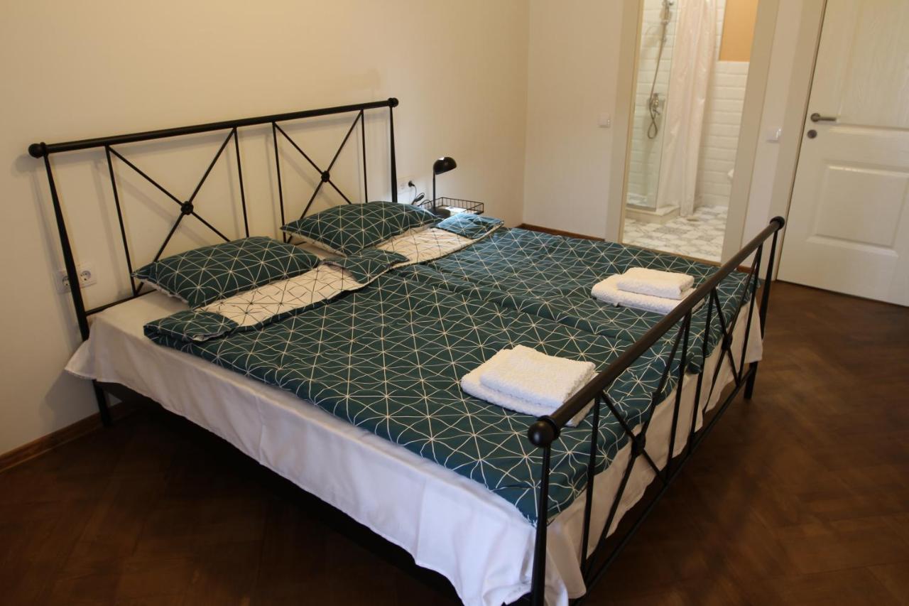 Pigeon Guest House Тбілісі Екстер'єр фото