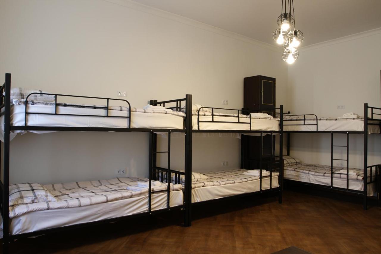 Pigeon Guest House Тбілісі Екстер'єр фото